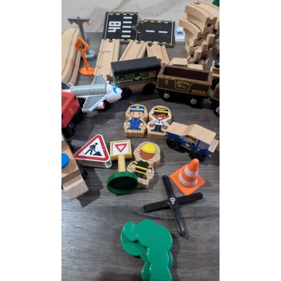 KidKraft & Tiny Conductors Wooden Train & City Playset Lot w/Magnetic Trains - Picture 4 of 9